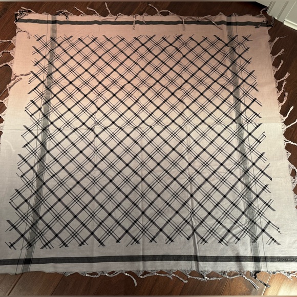 Leigh & Luca Scarf - Picture 2 of 3